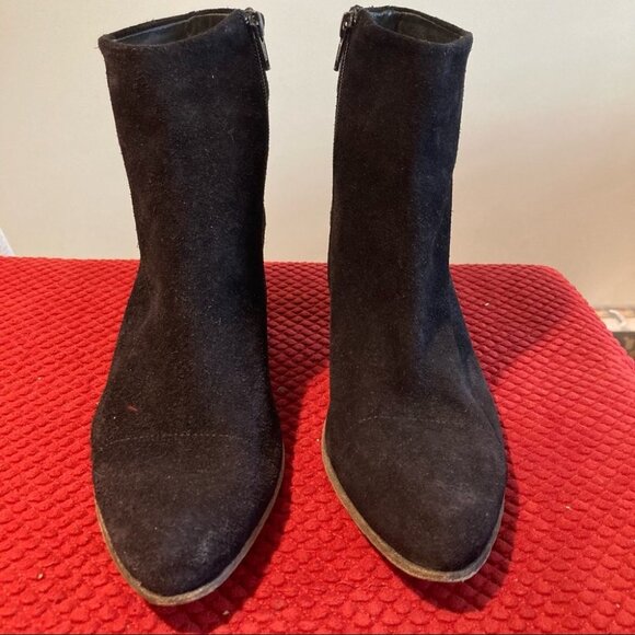 JOHN FLUEVOG Sz 10.5 Suede Stacked Heel Booties Zipper Closure - Picture 2 of 11